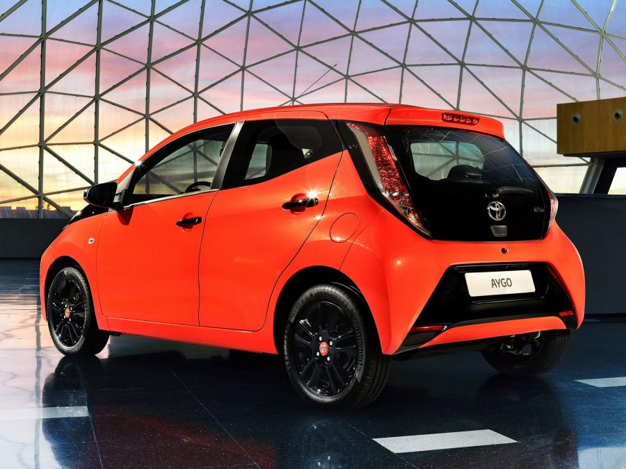  Toyota Aygo x-cite 5-Door 2014 года  (фото 7 из 30)